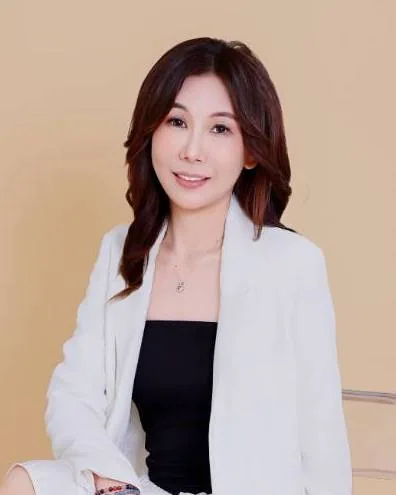 Alina Cheng, Senior Manager
